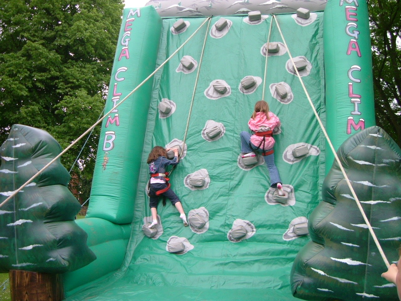 Inflatable Climbing Wall 16'x12'x17' £450.00 Climbing Wall Bouncy
